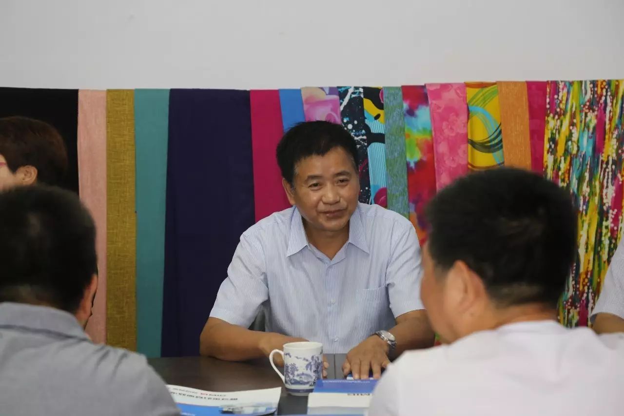 ผู้นำการประชุมที่ปรึกษาทางการเมืองประจำเทศบาลเข้าเยี่ยมชม Meige Machinery เพื่อทำการวิจัยและให้คำแนะนำ